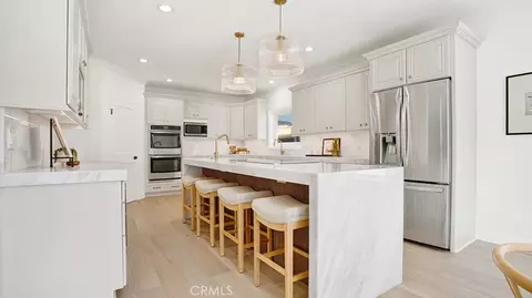 Kitchen - 2747 E Ocean Blvd, Long Beach, CA 90803 photo 4 of 8
