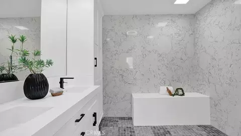 Bath - 2747 E Ocean Blvd, Long Beach, CA 90803 photo 4 of 16