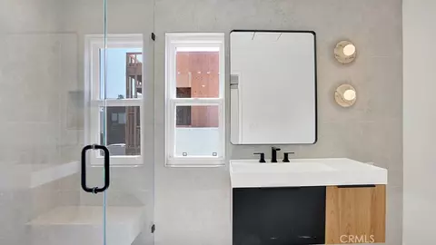 Bath - 2747 E Ocean Blvd, Long Beach, CA 90803 photo 15 of 16