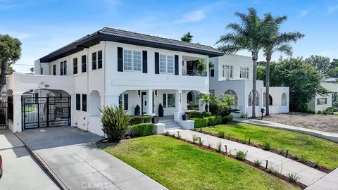 Exterior - 2747 E Ocean Blvd, Long Beach, CA 90803 photo 2 of 10