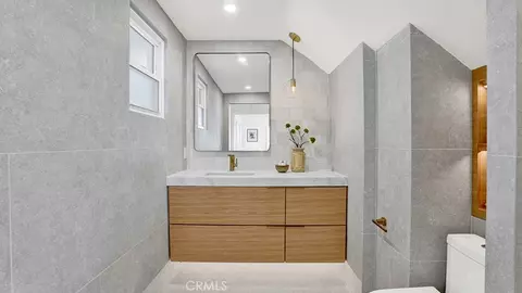 Bath - 2747 E Ocean Blvd, Long Beach, CA 90803 photo 2 of 16