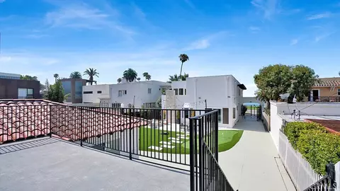 Exterior - 2747 E Ocean Blvd, Long Beach, CA 90803 photo 9 of 10