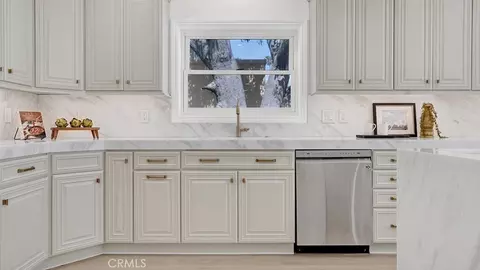 Kitchen - 2747 E Ocean Blvd, Long Beach, CA 90803 photo 2 of 8