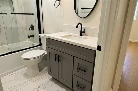 Bath - 1056 Hoffman, Long Beach, CA 90813 photo 5 of 5