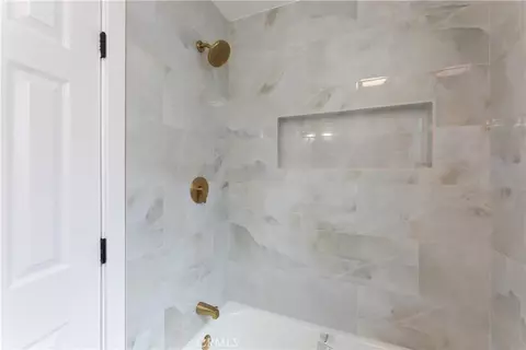 Bath - 1730 W Spring St, Long Beach, CA 90810 photo 2 of 4