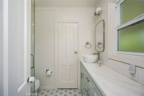 Bath - 3915 Lime, Long Beach, CA 90807 photo 4 of 8