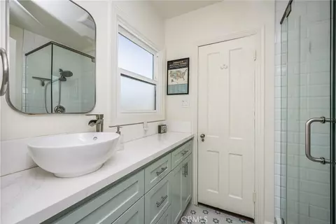 Bath - 3915 Lime, Long Beach, CA 90807 photo 2 of 8