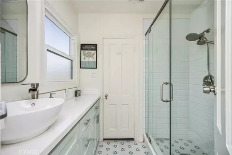 Bath - 3915 Lime, Long Beach, CA 90807 photo 3 of 8
