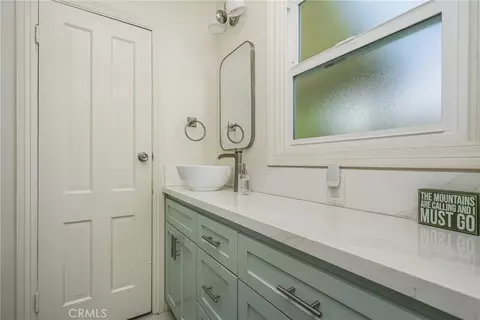 Bath - 3915 Lime, Long Beach, CA 90807 photo 1 of 8