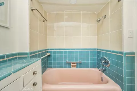 Bath - 3915 Lime, Long Beach, CA 90807 photo 8 of 8