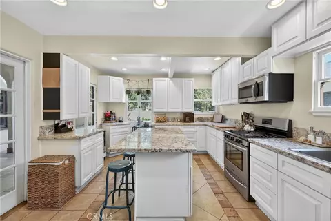 Kitchen - 2030 Eucalyptus, Long Beach, CA 90806 photo 5 of 5