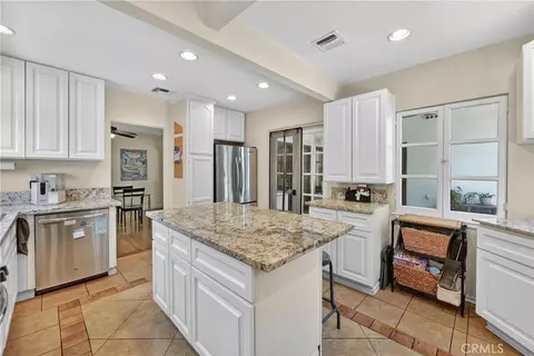 Kitchen - 2030 Eucalyptus, Long Beach, CA 90806 photo 3 of 5