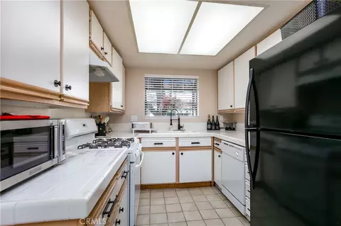 Kitchen - 44514 15th #E7, Lancaster, CA 93535 photo 1 of 2