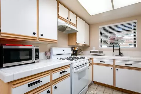 Kitchen - 44514 15th #E7, Lancaster, CA 93535 photo 2 of 2