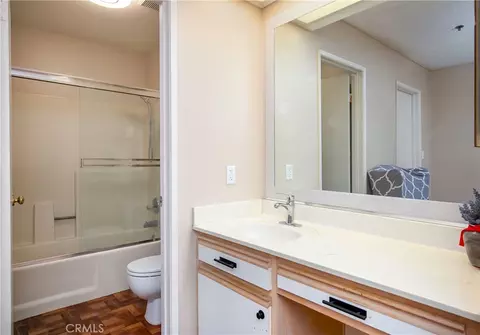 Bath - 44514 15th #E7, Lancaster, CA 93535 photo 2 of 3
