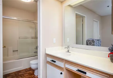 Bath - 44514 15th #E7, Lancaster, CA 93535 photo 2 of 3