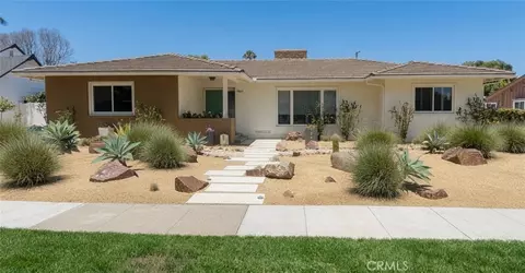 1041 E Burlinghall Dr, Long Beach, CA 90807