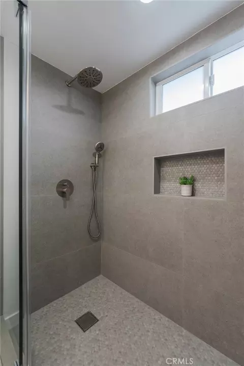 Bath - 938 Oakcrest, Brea, CA 92821 photo 4 of 6