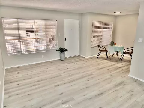 Living - 545 Chestnut Ave #203, Long Beach, CA 90802 photo 2 of 3