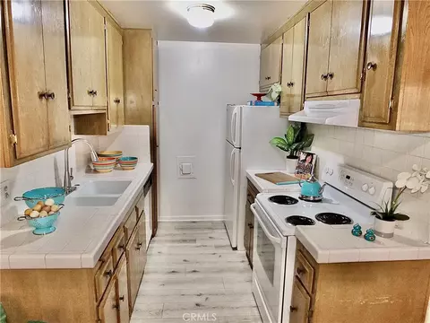 Kitchen - 545 Chestnut Ave #203, Long Beach, CA 90802 photo 1 of 1