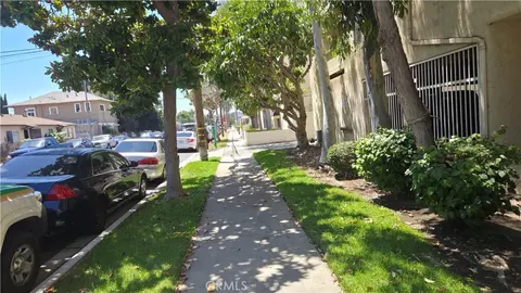 Exterior - 2309 E 17th #202, Long Beach, CA 90804 photo 4 of 8