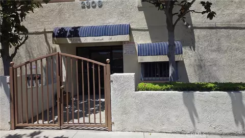 Exterior - 2309 E 17th #202, Long Beach, CA 90804 photo 1 of 8