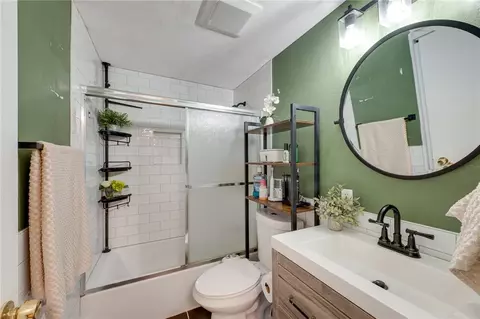 Bath - 4792 Larwin Ave, Cypress, CA 90630 photo 2 of 3