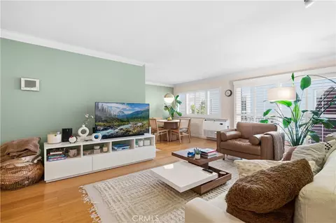 1154 S Barrington Ave #213, Los Angeles, CA 90049