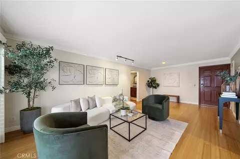 1154 S Barrington Ave #213, Los Angeles, CA 90049