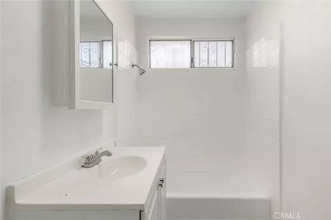 Bath - 1024 W Reeve, Compton, CA 90220 photo 2 of 10