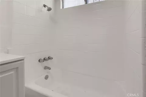 Bath - 1024 W Reeve, Compton, CA 90220 photo 3 of 10