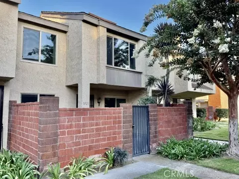 1021 W Lamark Ln, Anaheim, CA 92802