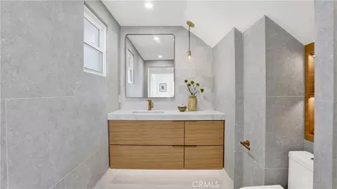 Bath - 2747 E Ocean Blvd, Long Beach, CA 90803 photo 3 of 12
