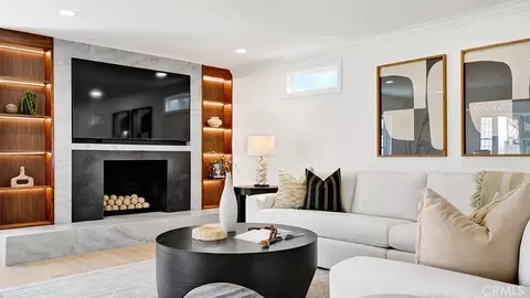 Living - 2747 E Ocean Blvd, Long Beach, CA 90803 photo 4 of 9