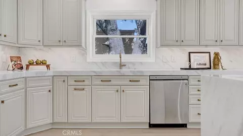 Kitchen - 2747 E Ocean Blvd, Long Beach, CA 90803 photo 3 of 12