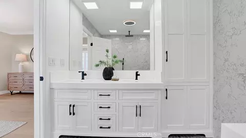 Bath - 2747 E Ocean Blvd, Long Beach, CA 90803 photo 5 of 12