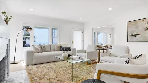 Living - 2747 E Ocean Blvd, Long Beach, CA 90803 photo 3 of 9