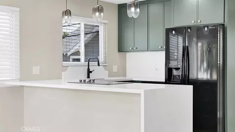 Kitchen - 2747 E Ocean Blvd, Long Beach, CA 90803 photo 10 of 12