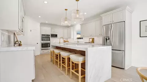 Kitchen - 2747 E Ocean Blvd, Long Beach, CA 90803 photo 4 of 12