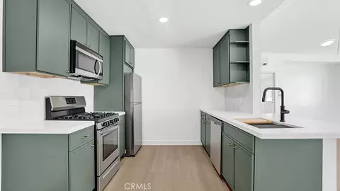 Kitchen - 2747 E Ocean Blvd, Long Beach, CA 90803 photo 11 of 12