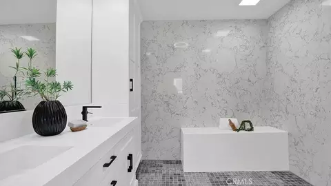 Bath - 2747 E Ocean Blvd, Long Beach, CA 90803 photo 4 of 12