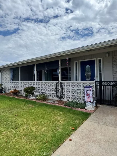 1075 Brookline Rd, Seal Beach, CA 90740