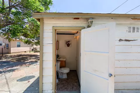 Bath - 6675 Lime, Long Beach, CA 90805 photo 3 of 3