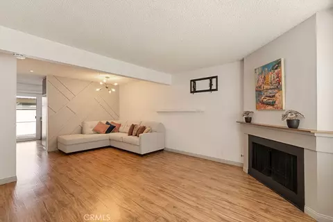 Living - 53 Fox Holw, Irvine, CA 92614 photo 2 of 5