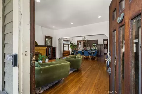 Entry Way - 323 E Bixby, Long Beach, CA 90807 photo 1 of 4
