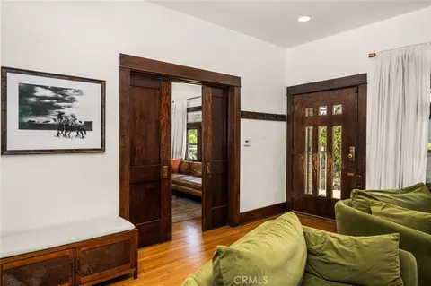 Entry Way - 323 E Bixby, Long Beach, CA 90807 photo 2 of 4