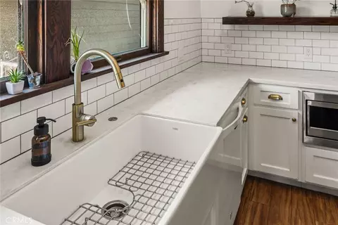 Kitchen - 323 E Bixby, Long Beach, CA 90807 photo 3 of 3