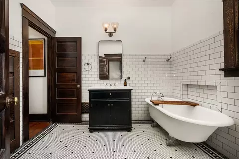Bath - 323 E Bixby, Long Beach, CA 90807 photo 1 of 5