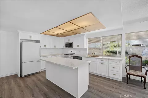 Kitchen - 2035 E Orangeview Ln, Orange, CA 92867 photo 4 of 9