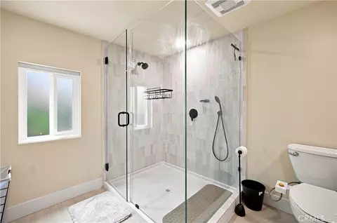 Bath - 2245 Pine Ave, Long Beach, CA 90806 photo 4 of 7